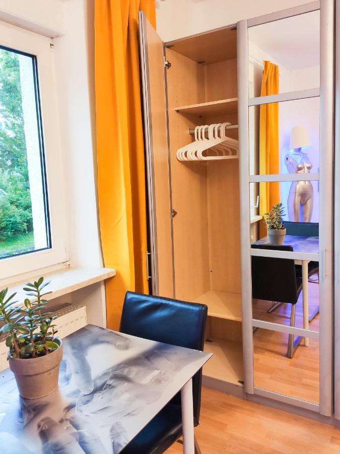 Modernes Zimmer Am Park Mit Garten, Huehner & Enten Munique Exterior foto
